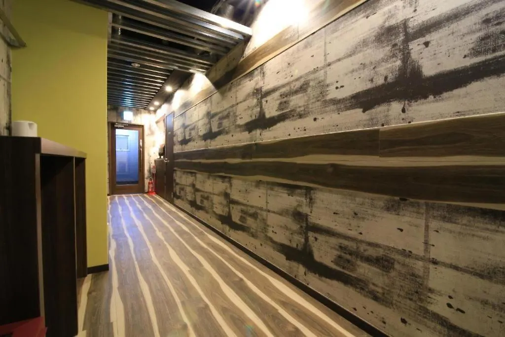 Bee-Hive Sugamo - Male Only Hostel Tokyo Japan